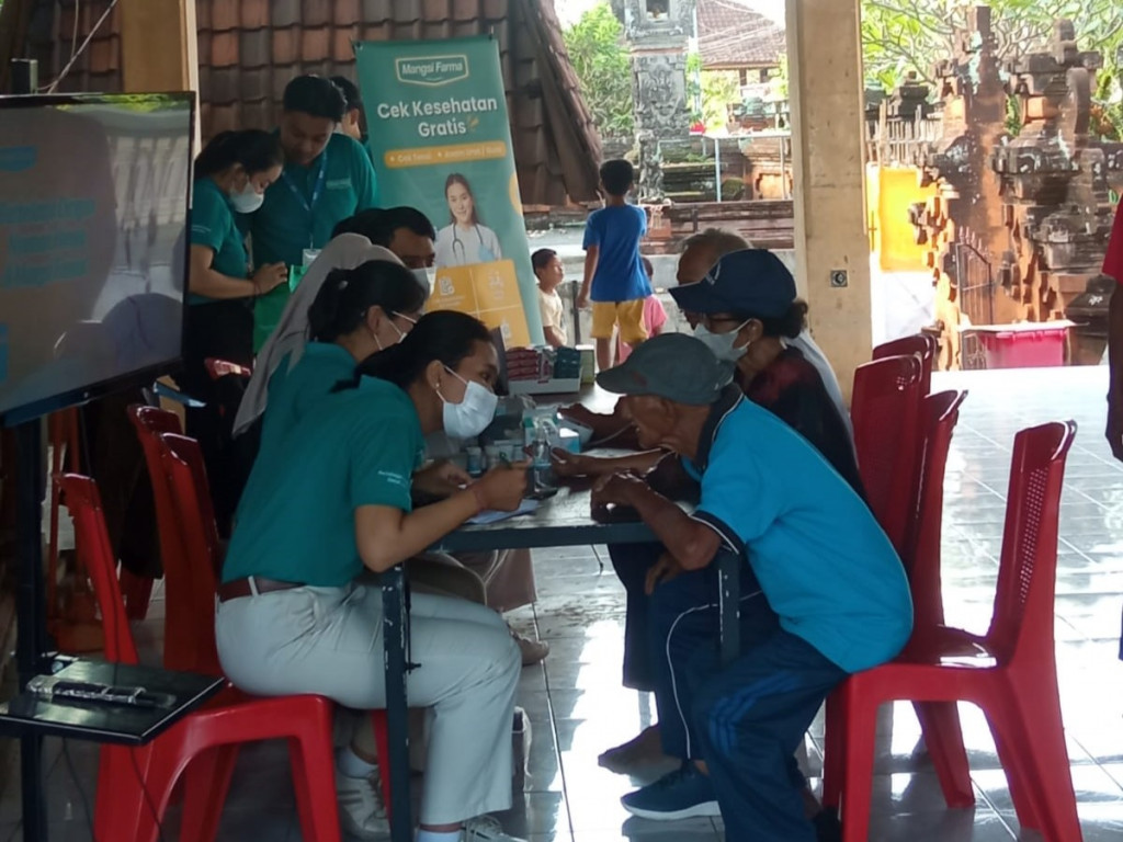 Kunjungan Apotik Mangsi Farma Pada Posyandu Lansia Banjar Tegeh, Desa Dalung